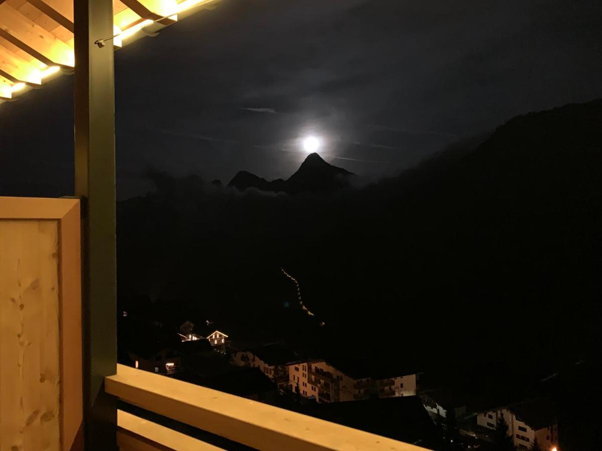 Landhaus Bergblicksuite Top11 Дамулс Екстериор снимка